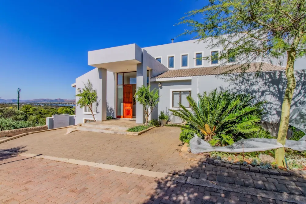 Security estate home for sale in Magalies Golf Estate - 1HR1740270 Security estate home for sale in Magalies Golf Estate - 1HR1740270