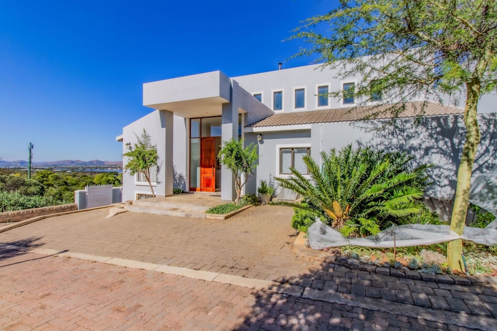 Security estate home for sale in Magalies Golf Estate - 1HR1740270