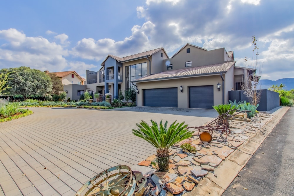 Security estate home for sale in The Coves - 1HR1699873