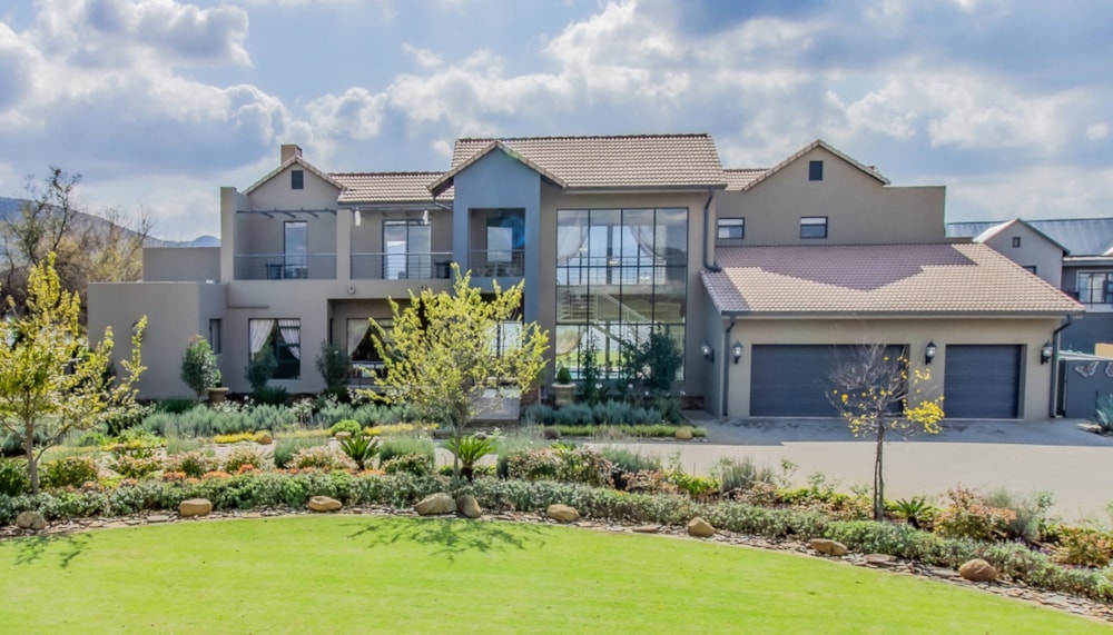 Security estate home for sale in The Coves - 1HR1699873