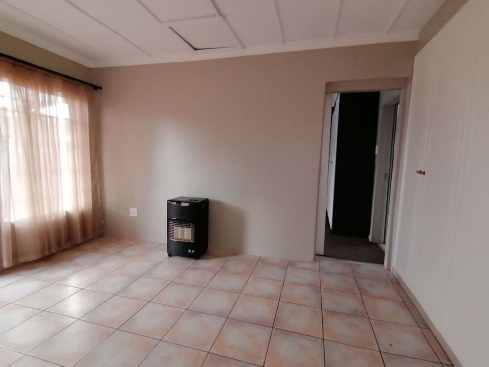 Garden cottage to rent in Rensburg - 1SP1725635