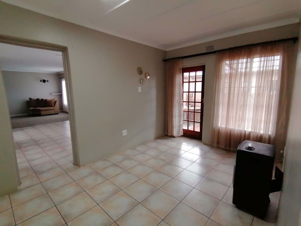 Garden cottage to rent in Rensburg - 1SP1725635