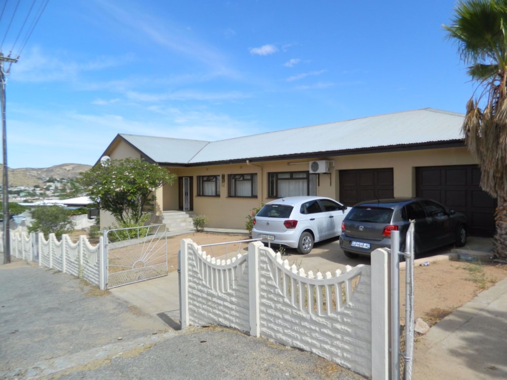 House let in Springbok - 1NA1717254