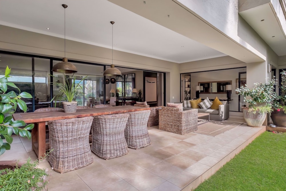 Double-storey house for sale in Melrose - HP1729673