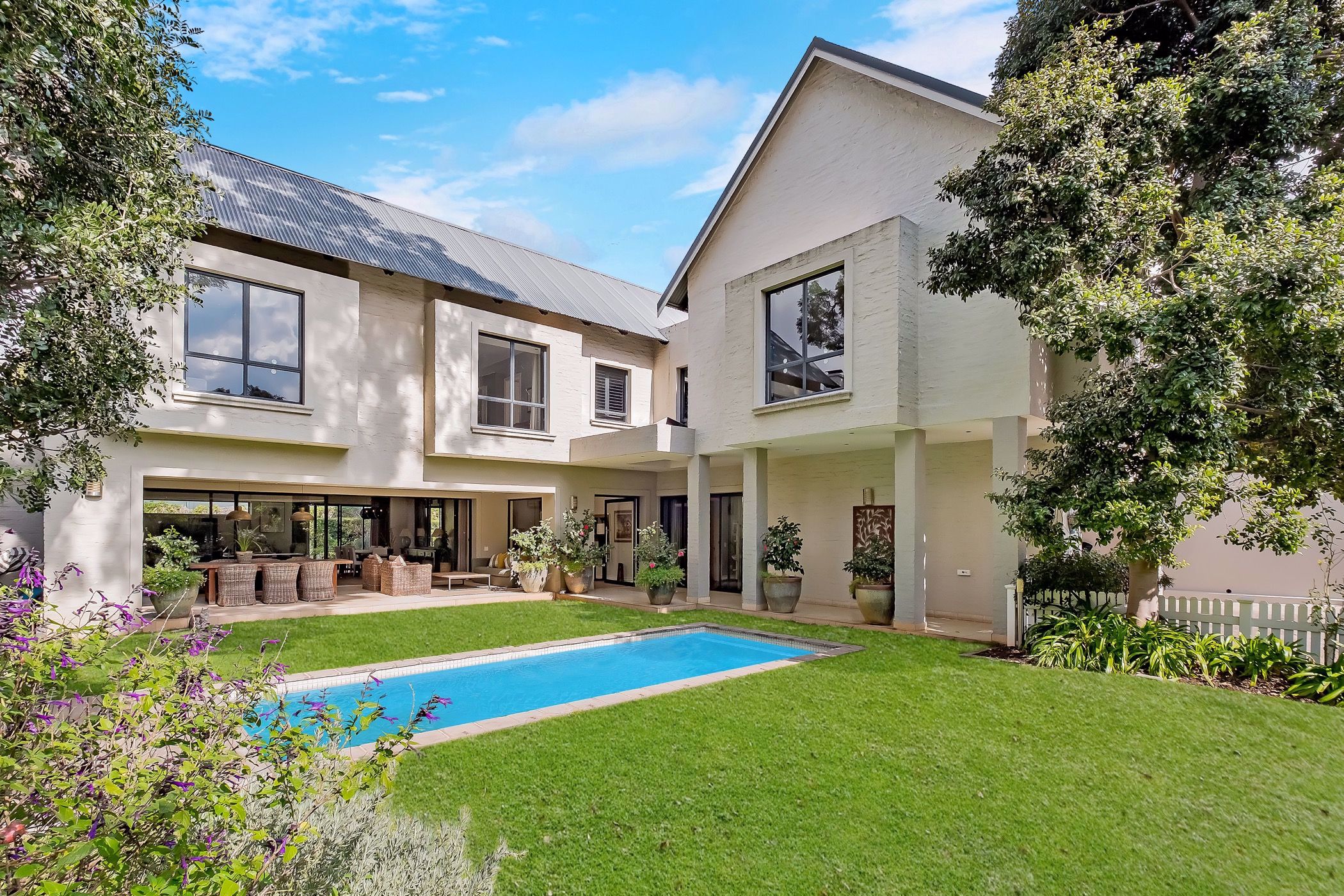 Double-storey house for sale in Melrose - HP1729673