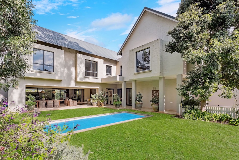 Double-storey house for sale in Melrose - HP1729673