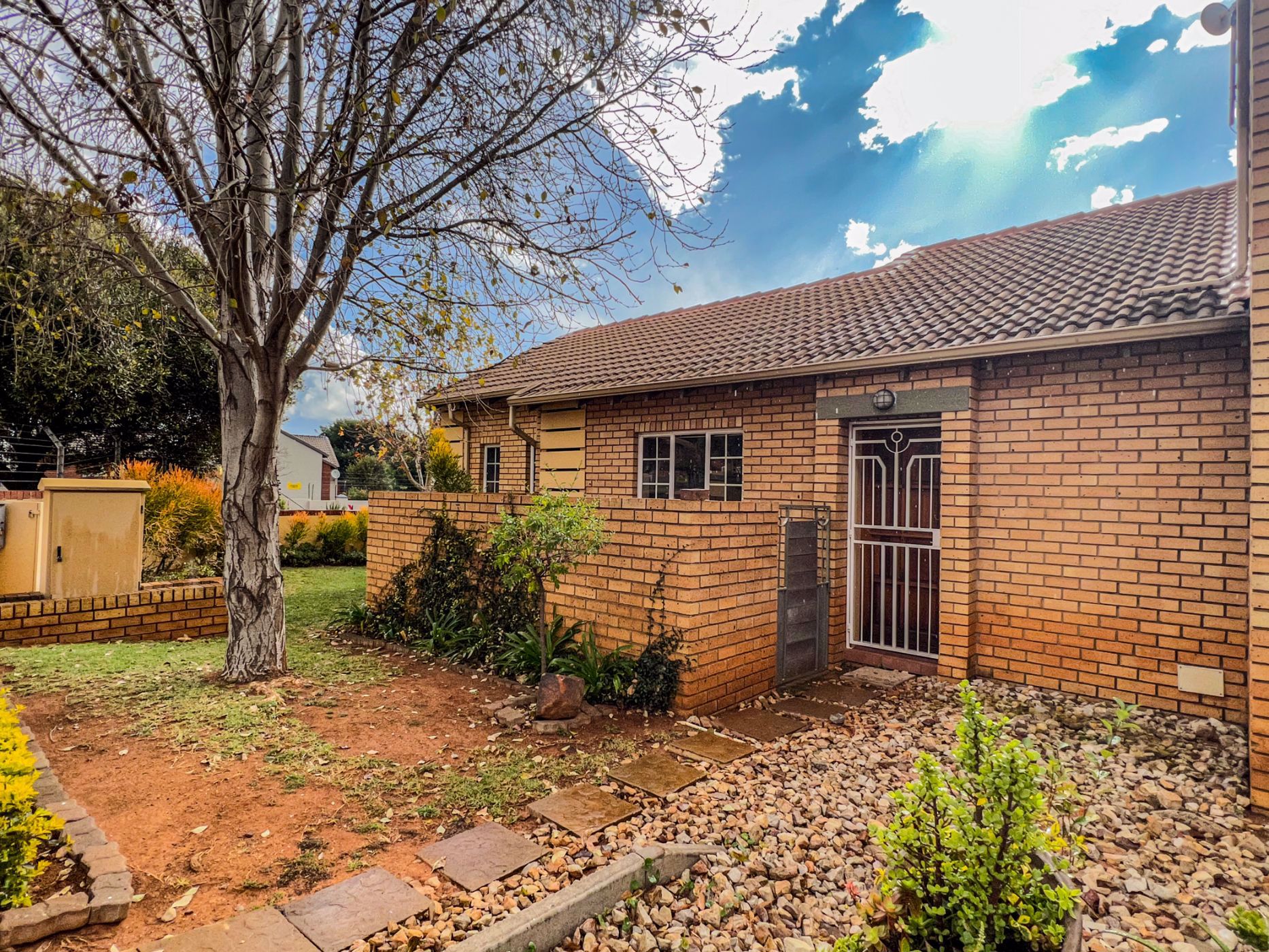 Security estate home let in Mooikloof Ridge - PTL1685487