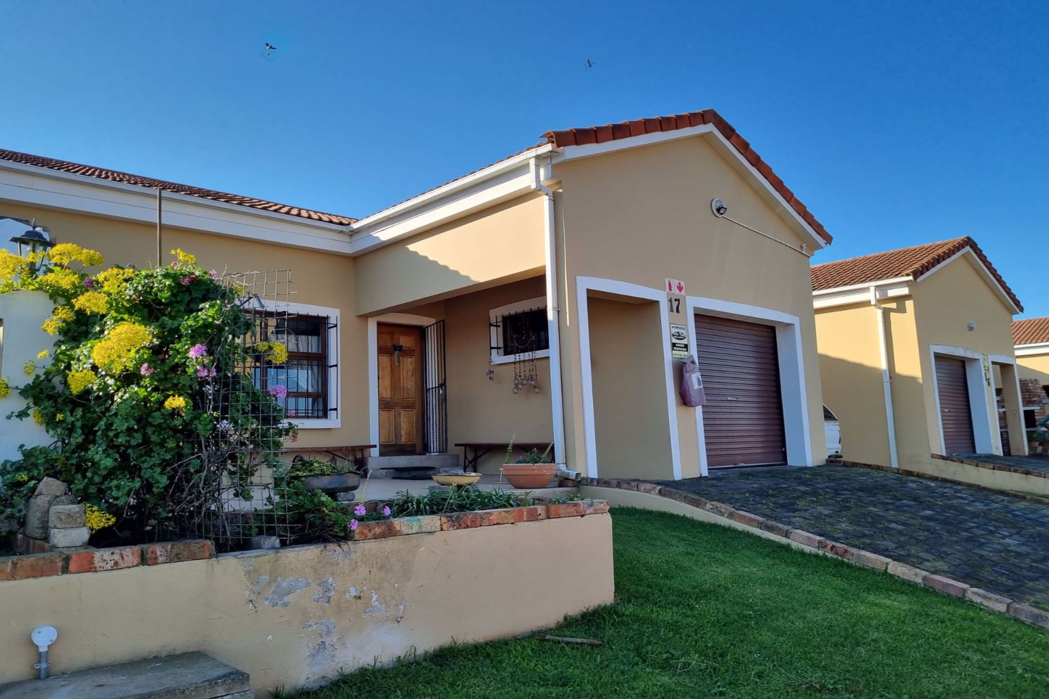 Townhouse let in Oatlands North - 1GC1710813