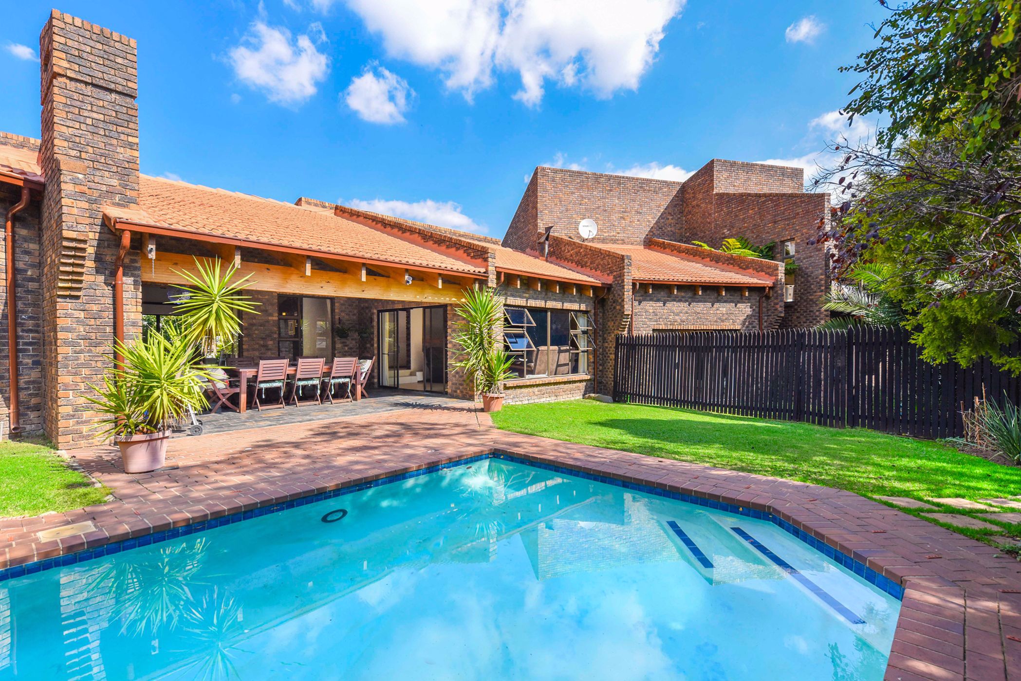 Double-storey house sold in Fourways Gardens - FW1630170