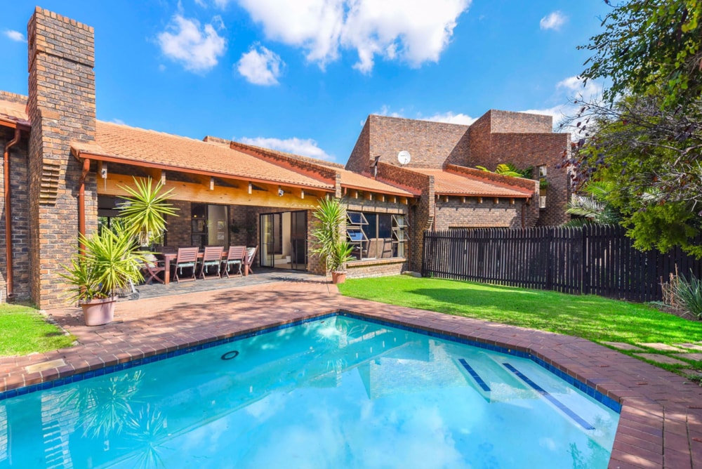 Double-storey house sold in Fourways Gardens - FW1630170 Double-storey house sold in Fourways Gardens - FW1630170