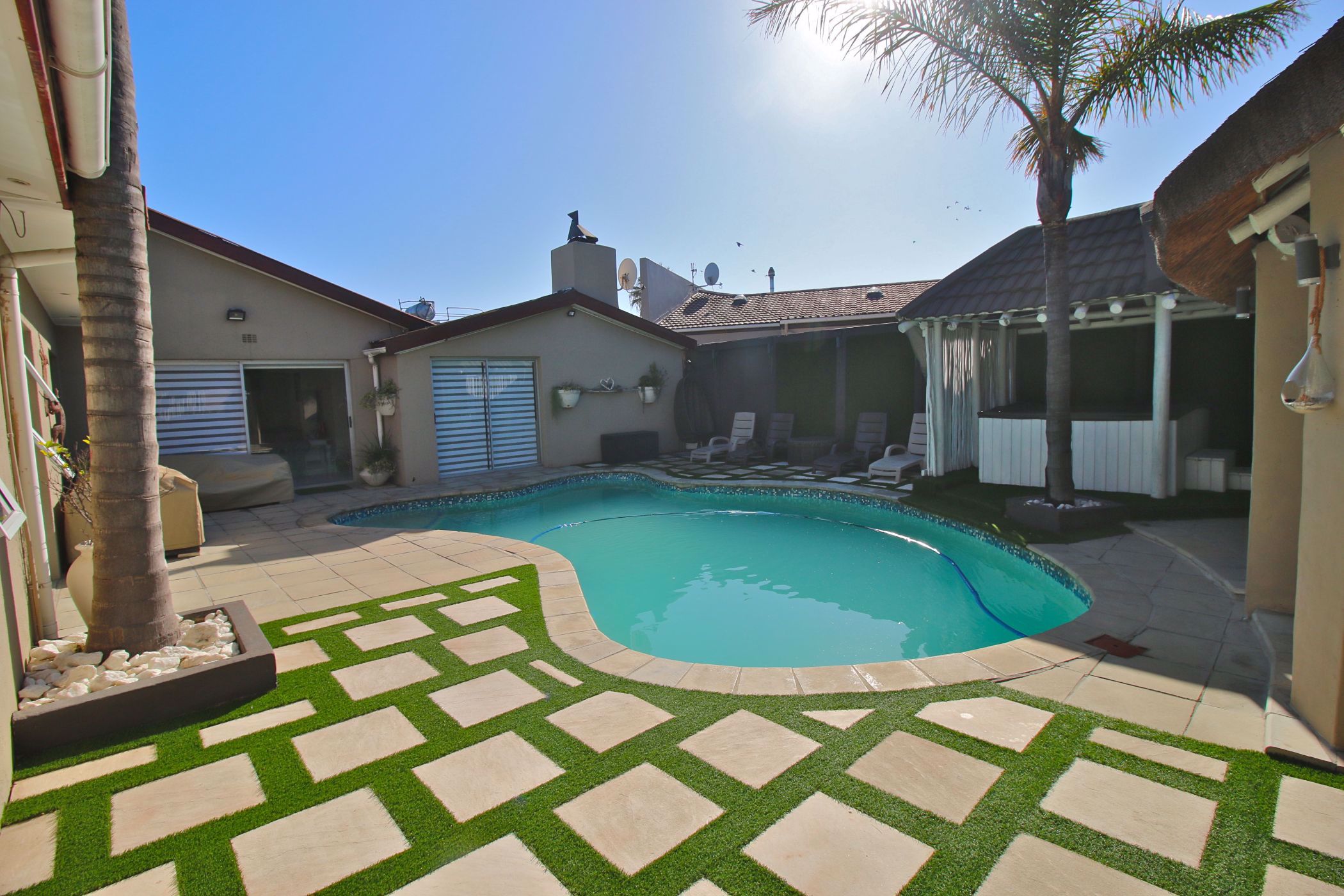 House let in Bothasig - 1PLA1707904