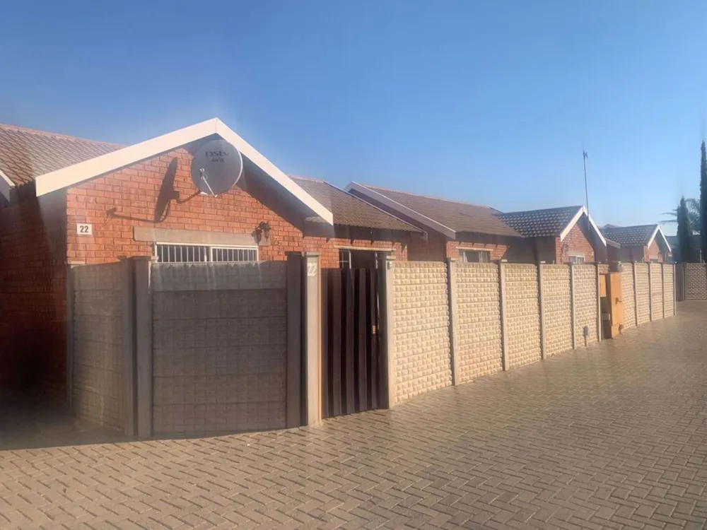 Townhouse to rent in Noordhoek, Bloemfontein - 1BX1752549 Townhouse to rent in Noordhoek, Bloemfontein - 1BX1752549