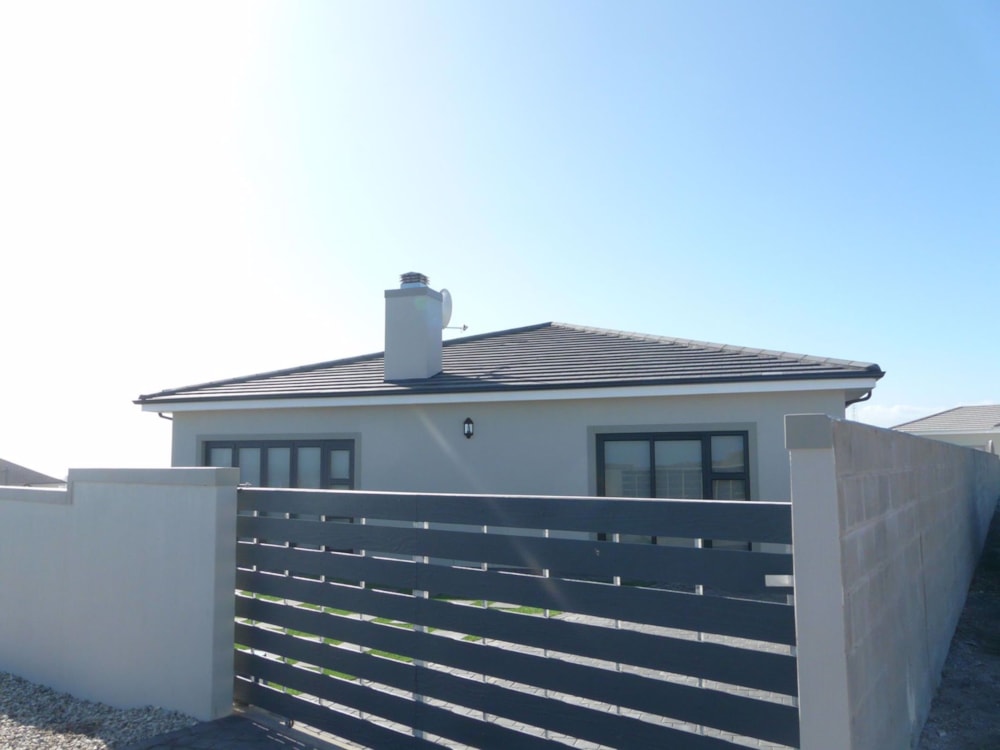 Semi-detached house to rent in Yzerfontein - LBL1747036