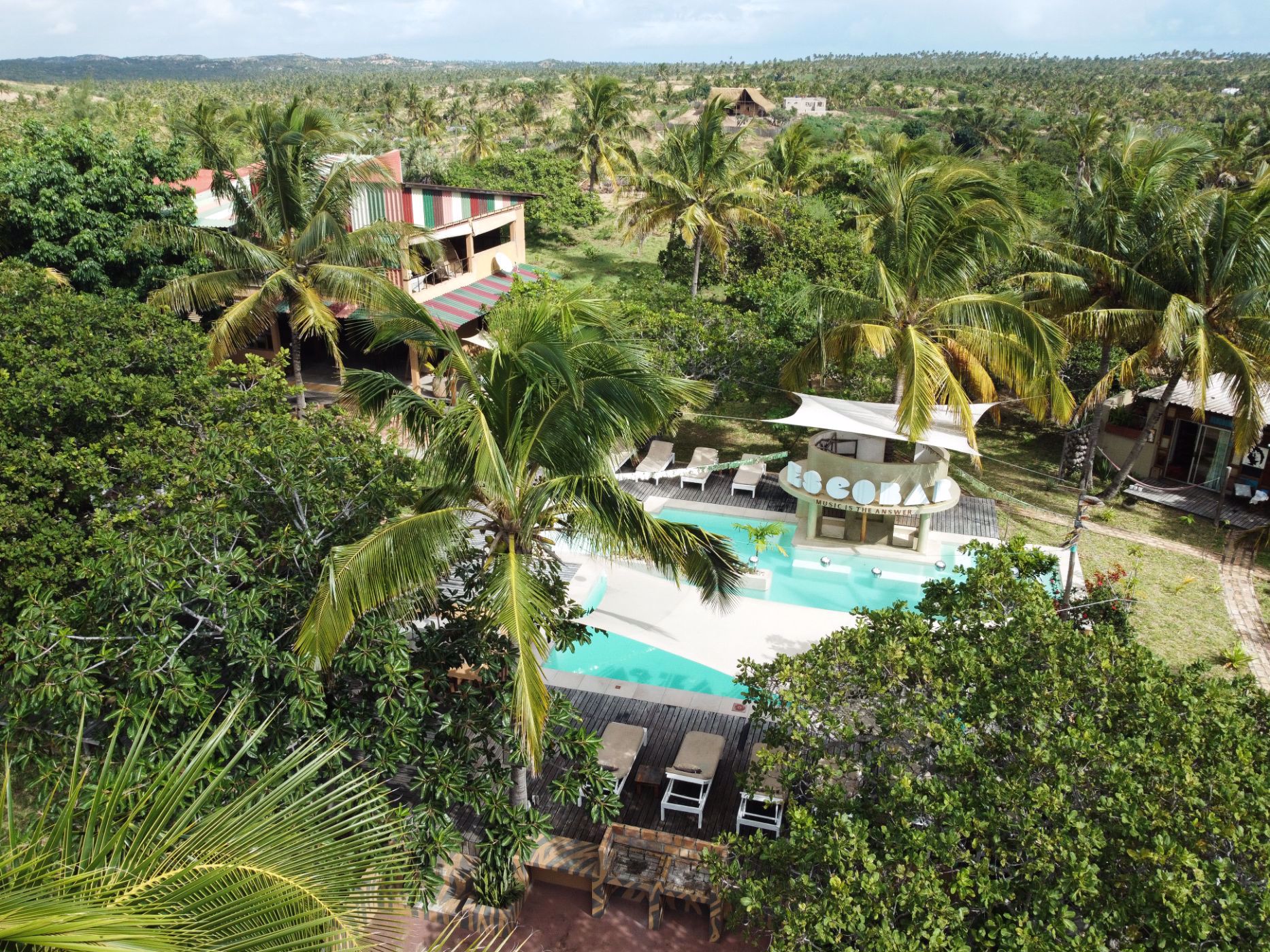 Guesthouse for sale in Praia do Tofo, Mozambique - 3MQ1756527