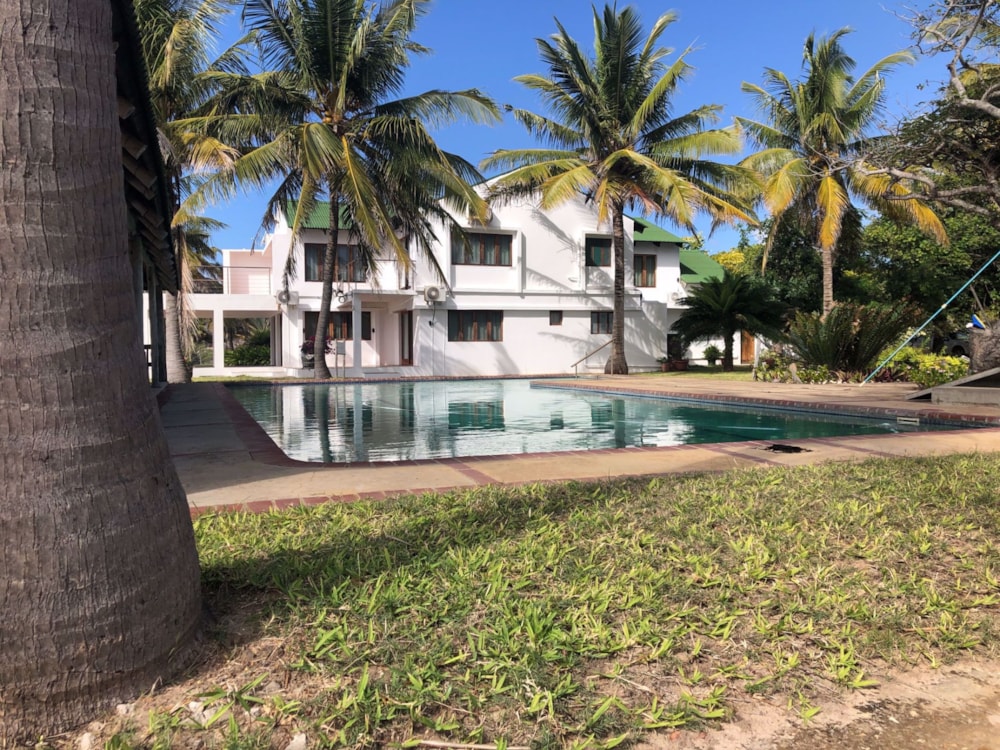 Beach resort for sale in Inhassoro, Mozambique - 3MQ1569693