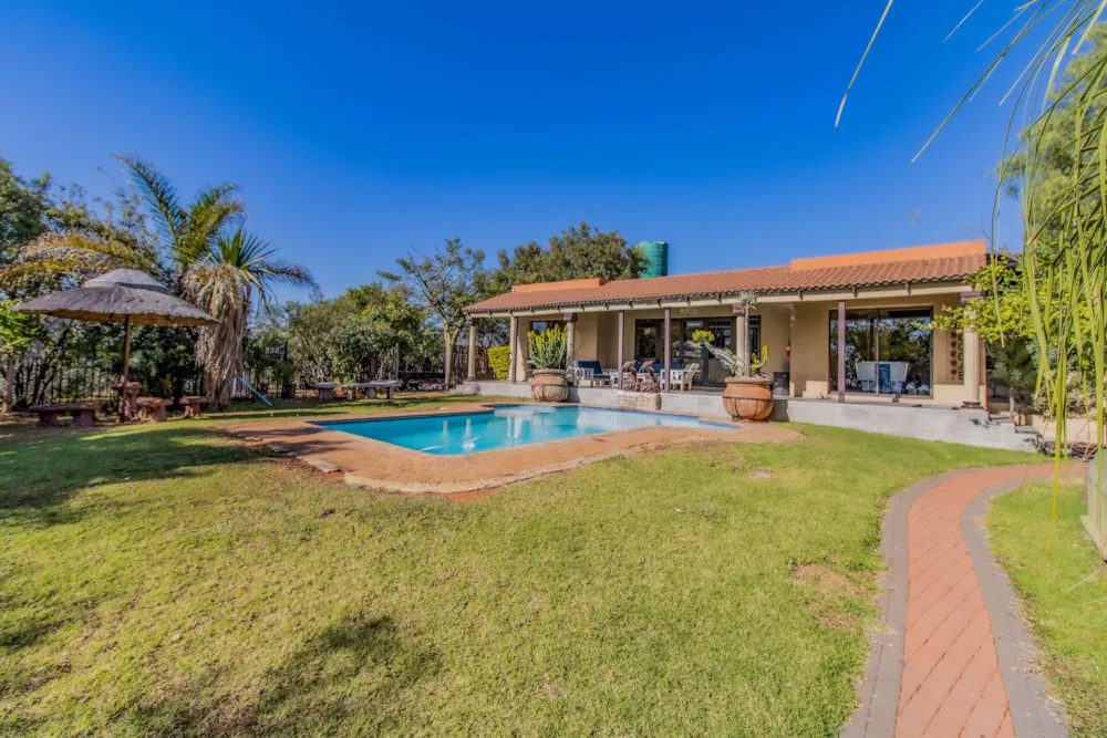 Game farm for sale in Hartbeespoort - 1HR1572696 Game farm for sale in Hartbeespoort - 1HR1572696