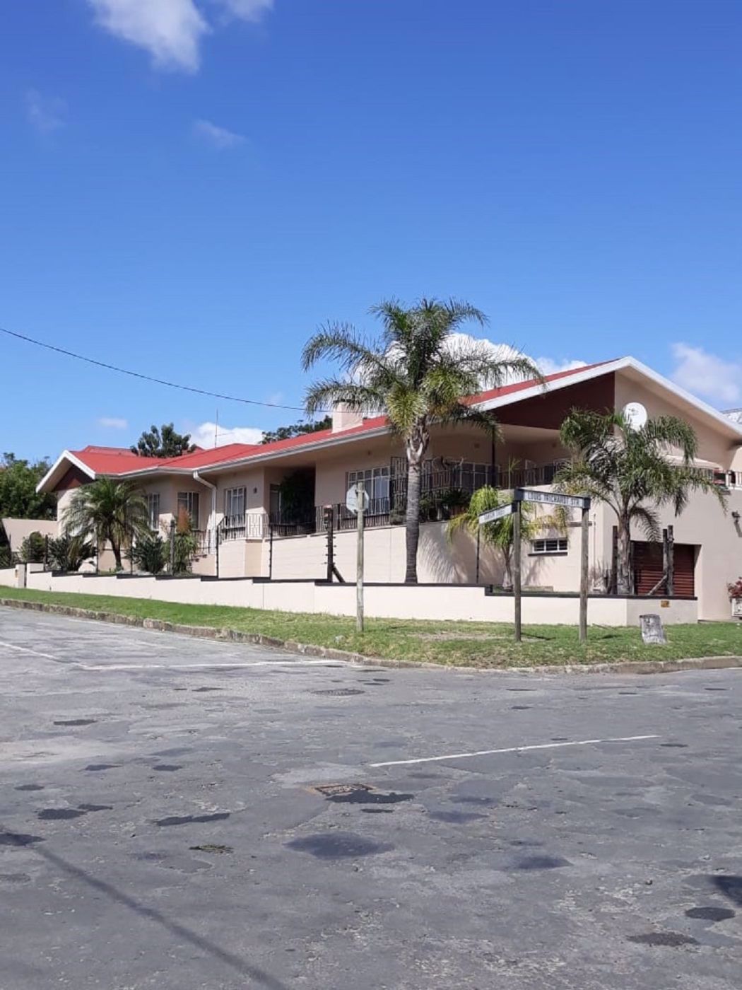 House for sale in Somerset East - 1KK1572992