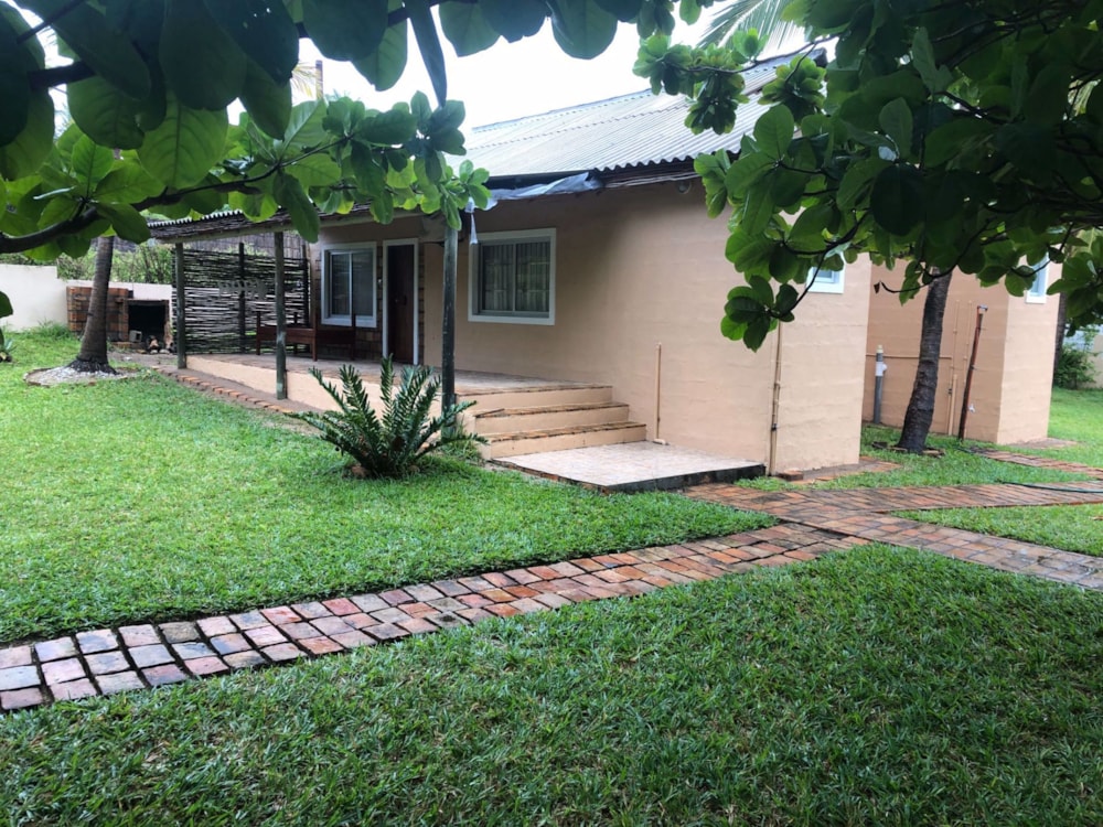 Cottage for sale in Praia do Tofo, Mozambique - 3MQ1573192