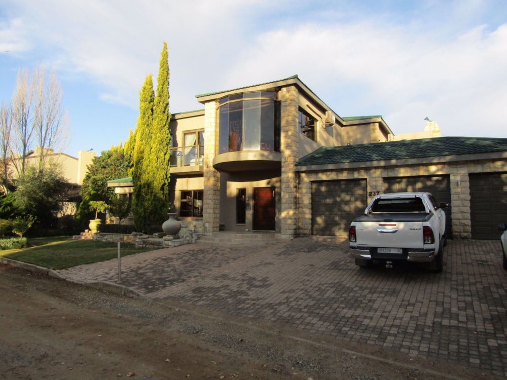 Golf estate house for sale in Magersfontein - 1KJ1691561 Golf estate house for sale in Magersfontein - 1KJ1691561