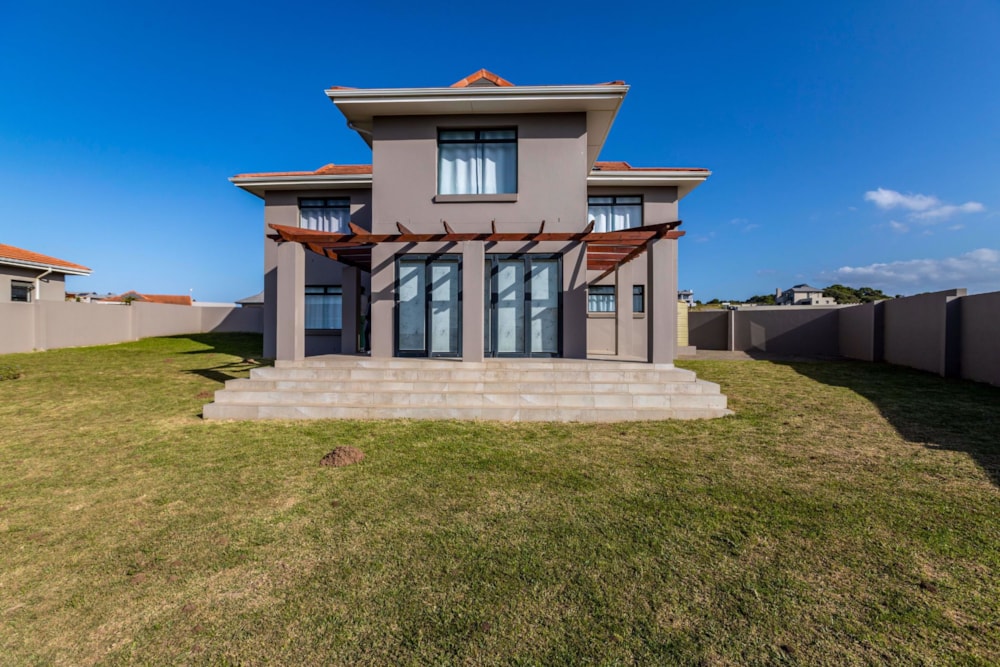 Double-storey house for sale in Kidds Beach - 1ET1573769