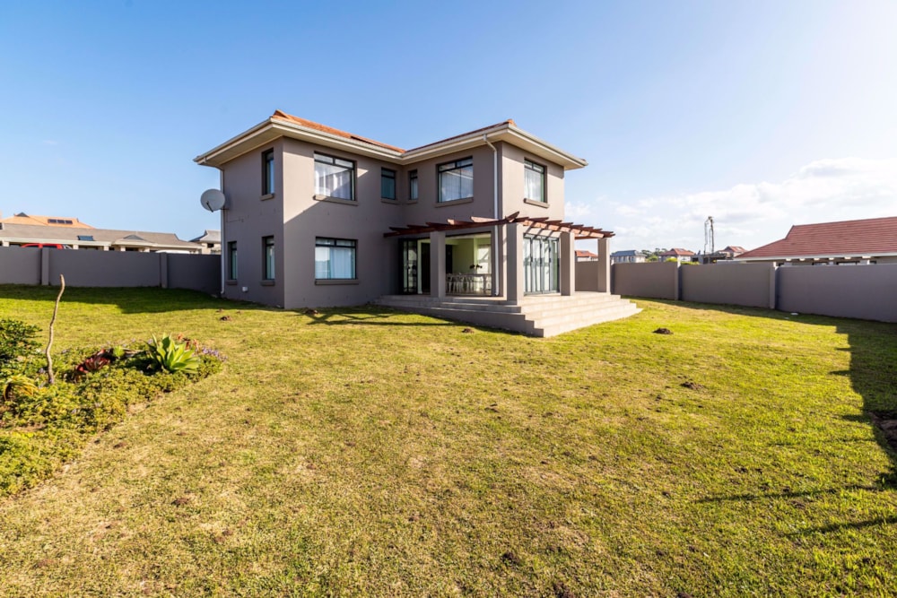 Double-storey house for sale in Kidds Beach - 1ET1573769