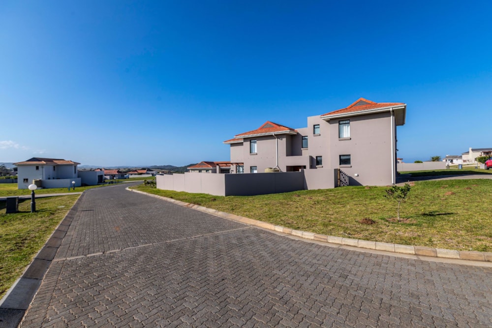 Double-storey house for sale in Kidds Beach - 1ET1573769