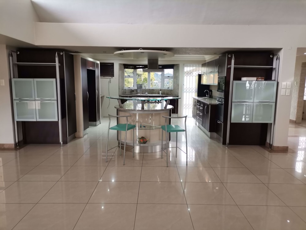 Double-storey house let in Kloof - 1KF1698055 Double-storey house let in Kloof - 1KF1698055