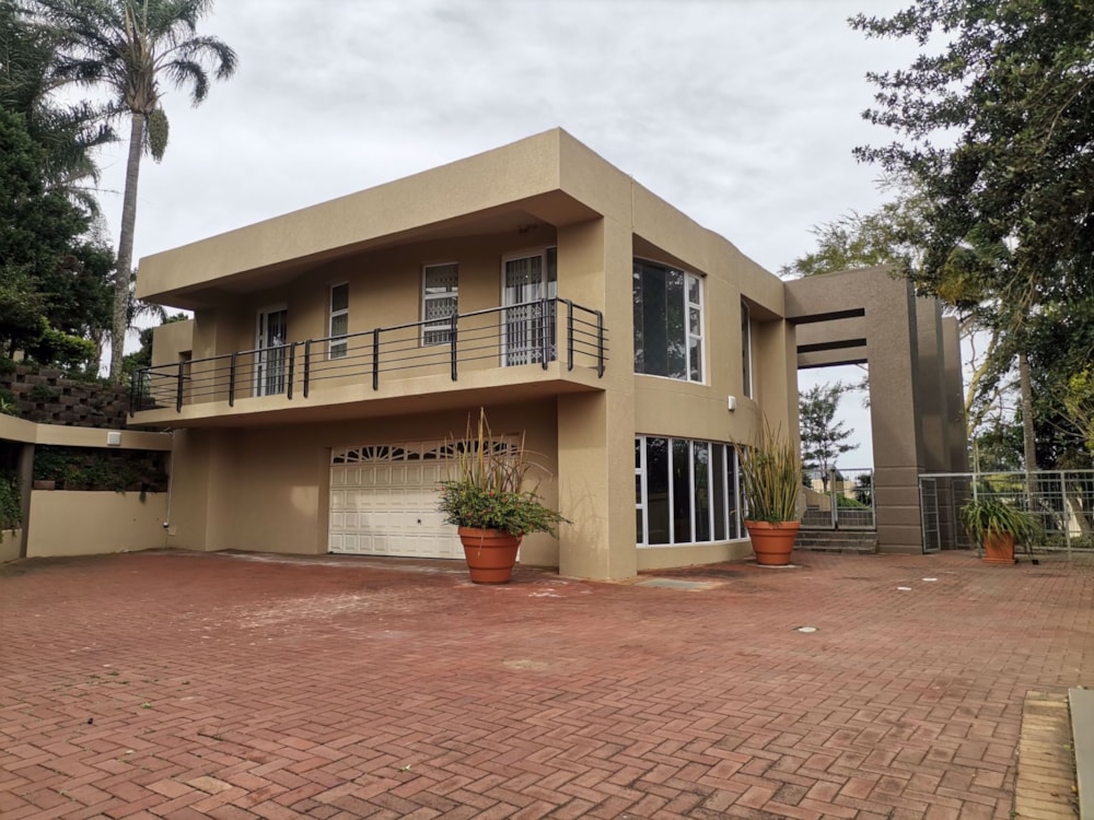 Double-storey house let in Kloof - 1KF1698055 Double-storey house let in Kloof - 1KF1698055