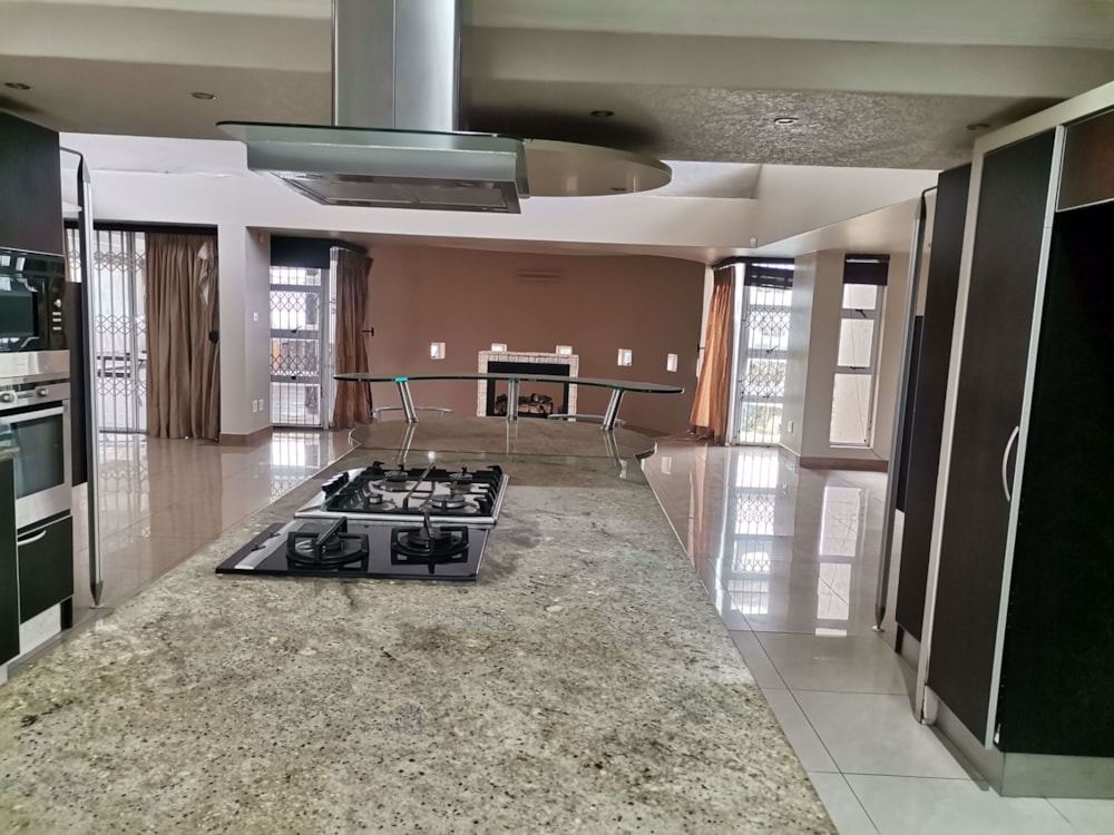 Double-storey house let in Kloof - 1KF1698055 Double-storey house let in Kloof - 1KF1698055