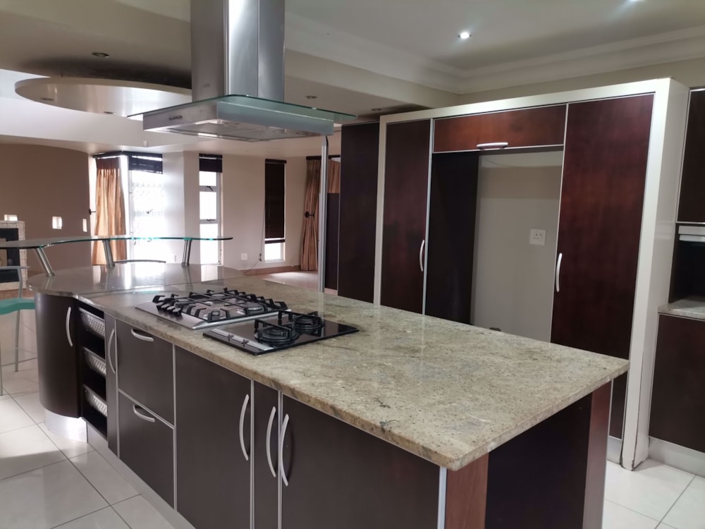 Double-storey house let in Kloof - 1KF1698055 Double-storey house let in Kloof - 1KF1698055