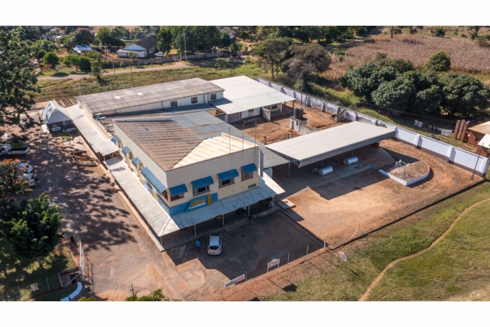 Commercial retail property for sale in Mashonaland West, Zimbabwe - 3ZB1574271 Commercial retail property for sale in Mashonaland West, Zimbabwe - 3ZB1574271