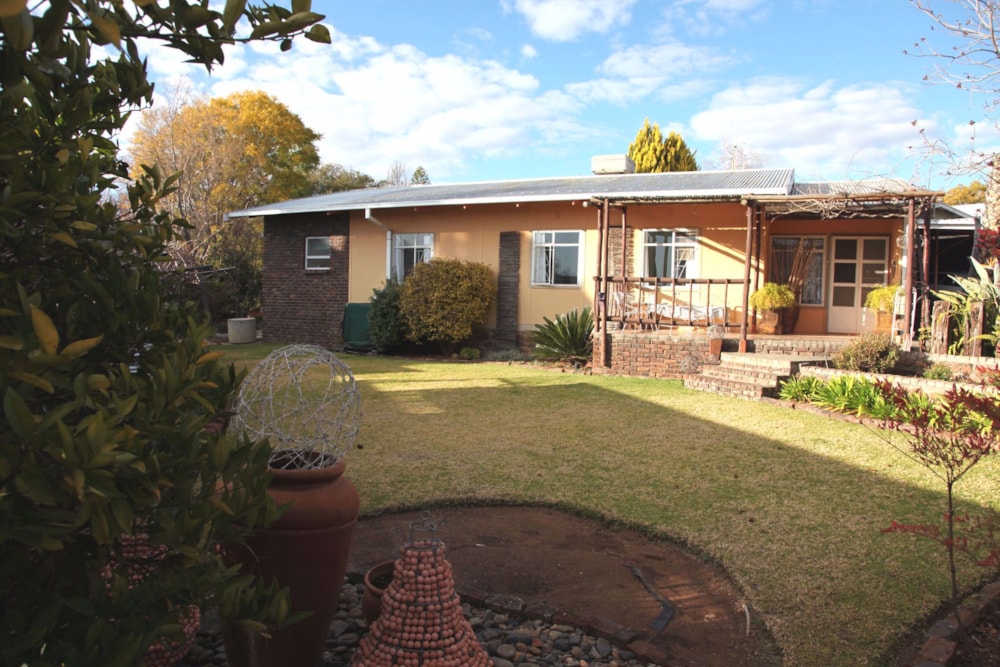 House for sale in Vanderkloof - 1KK1712047 House for sale in Vanderkloof - 1KK1712047