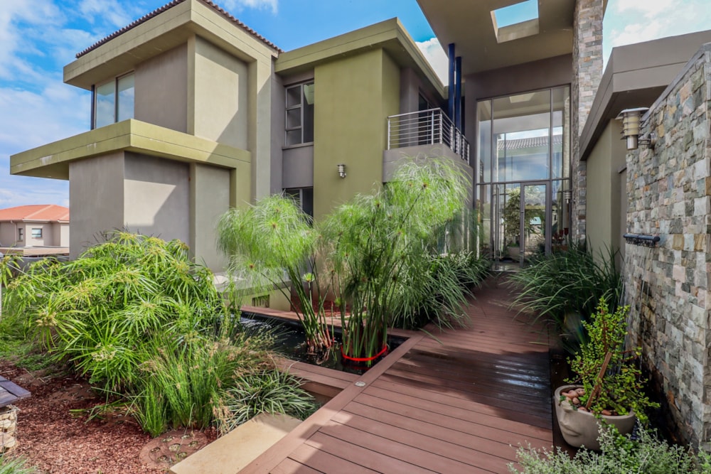 Security complex home for sale in Xanadu - 1HR1576115