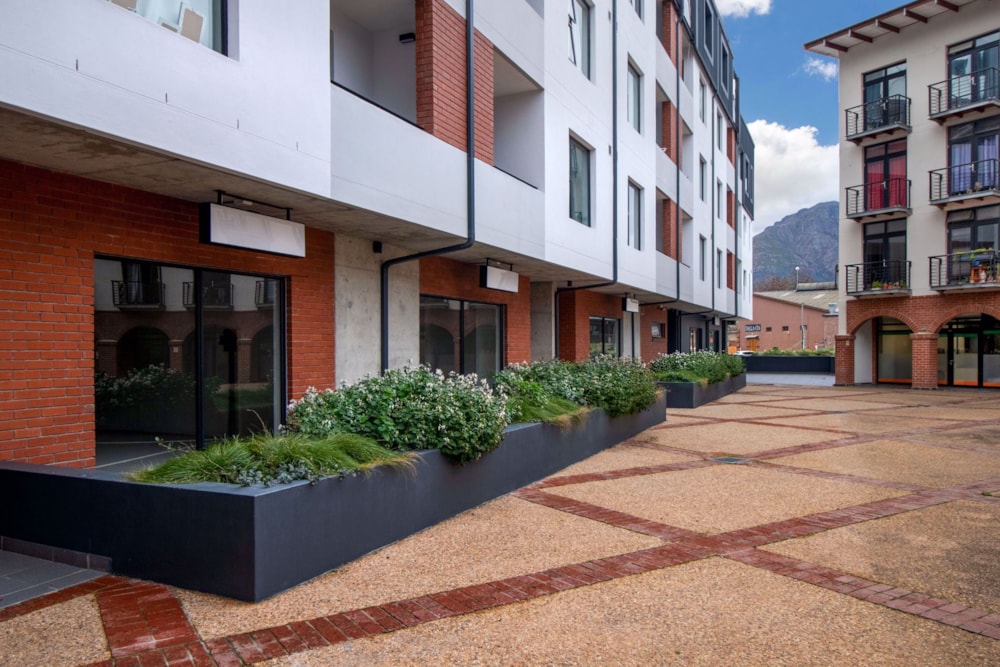 Commercial business for sale in Onder Papegaaiberg - ST1604000