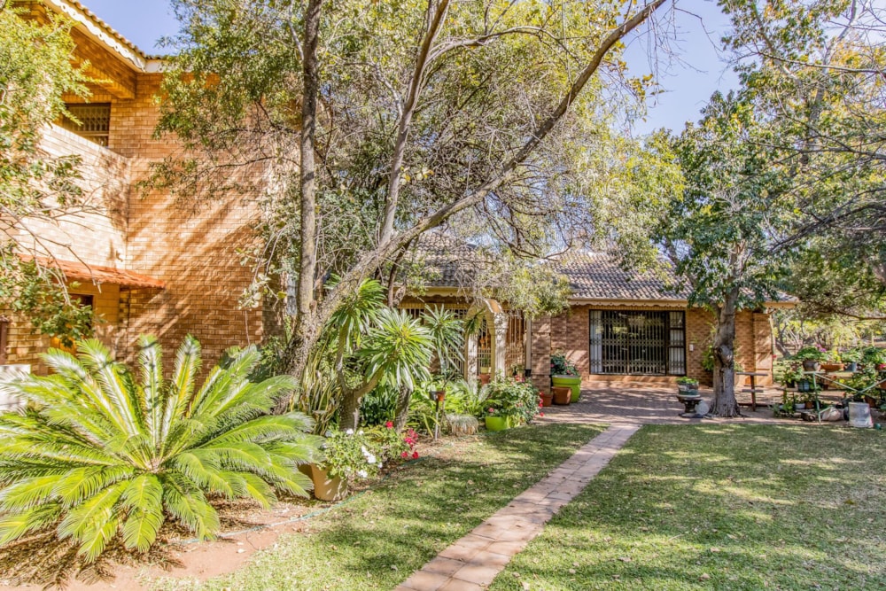 Mixed use farm for sale in Hartbeespoort - 1HR1575860 Mixed use farm for sale in Hartbeespoort - 1HR1575860