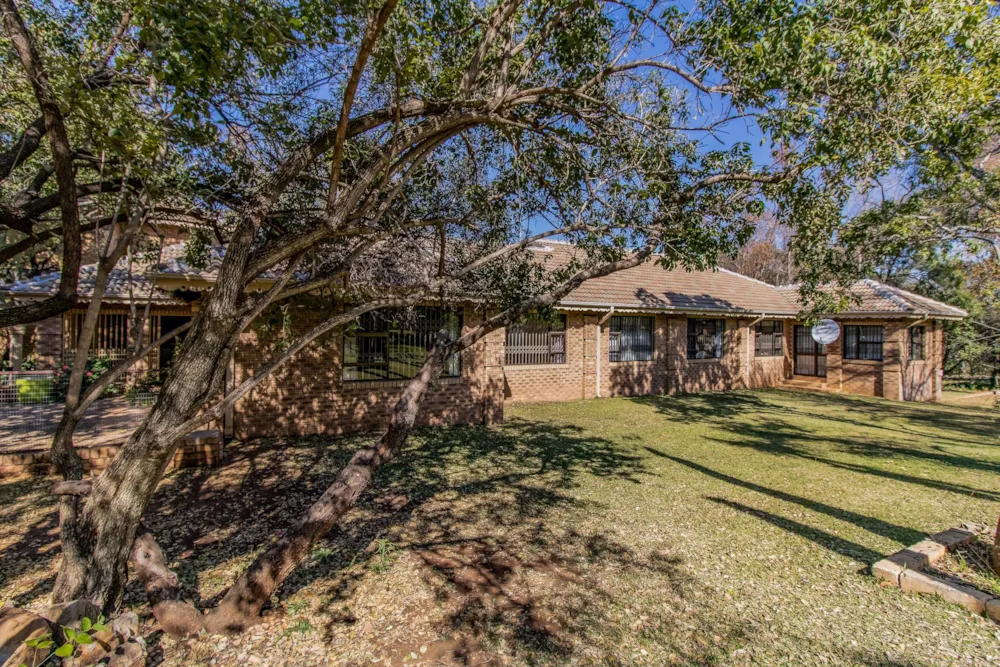 Mixed use farm for sale in Hartbeespoort - 1HR1575860 Mixed use farm for sale in Hartbeespoort - 1HR1575860