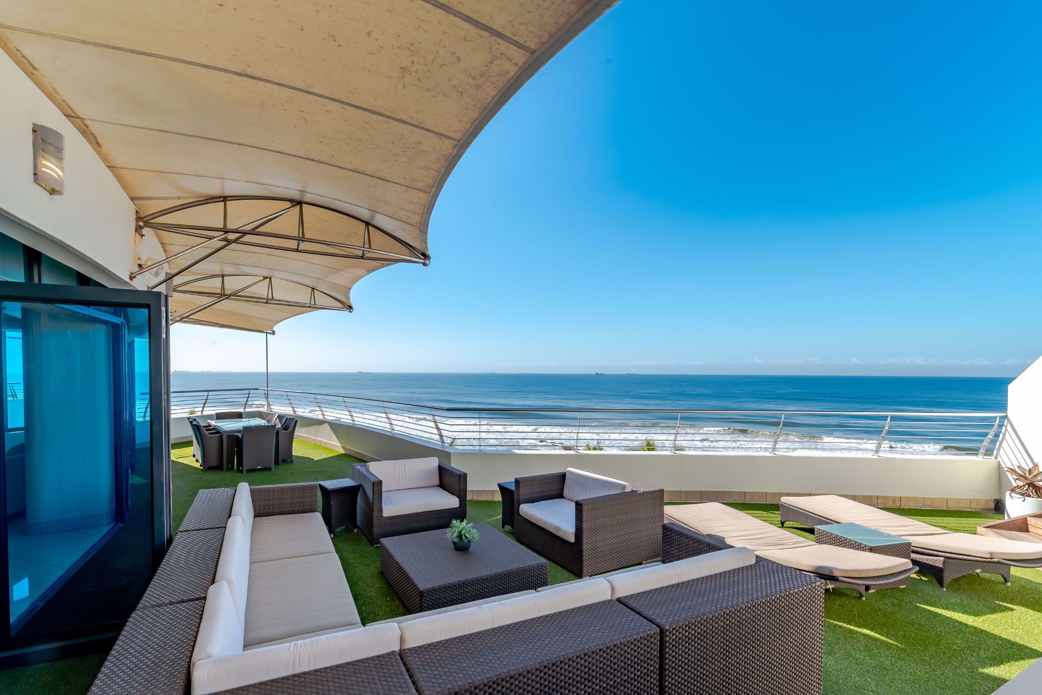 Penthouse apartment for sale in uMhlanga Rocks - 1ND1579149