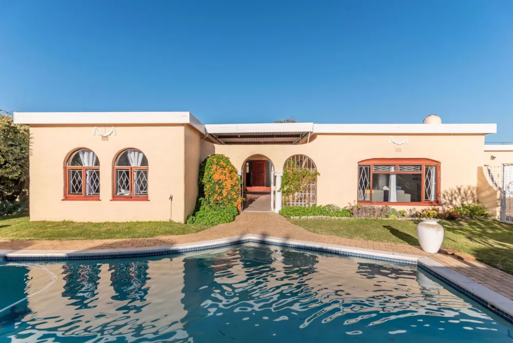 House sold in Constantia, Cape Town - KW1729048 House sold in Constantia, Cape Town - KW1729048