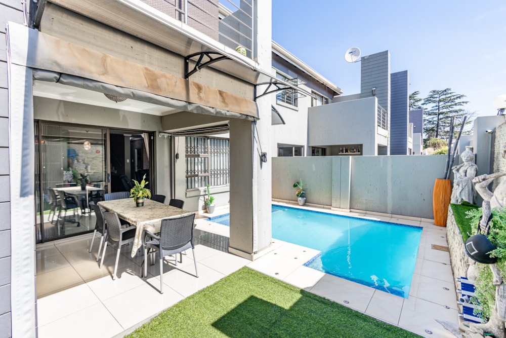 Townhouse for sale in Bedfordview - BED1675686