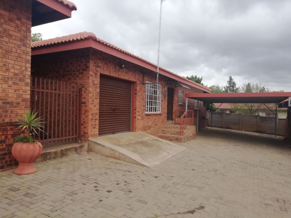 Townhouse for sale in Lydenburg (Mashishing) - 1LY1581774 Townhouse for sale in Lydenburg (Mashishing) - 1LY1581774