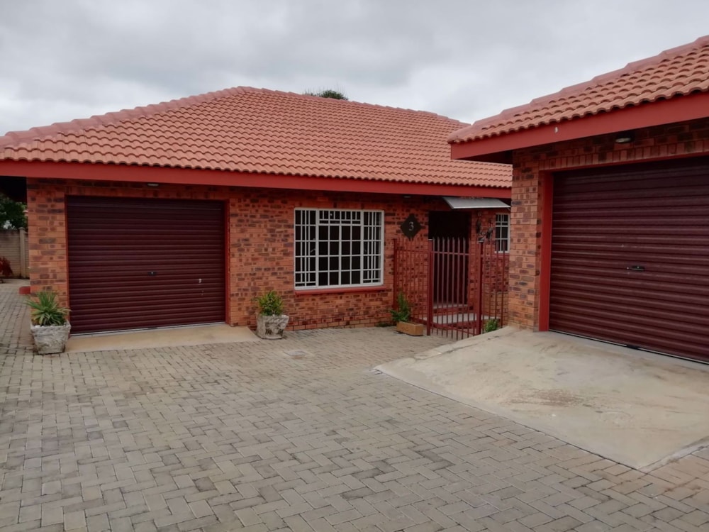 Townhouse for sale in Lydenburg (Mashishing) - 1LY1581774 Townhouse for sale in Lydenburg (Mashishing) - 1LY1581774