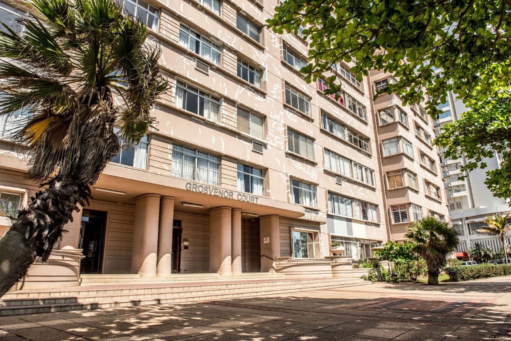 Bachelor apartment for sale in North Beach Durban - 1DA1579437