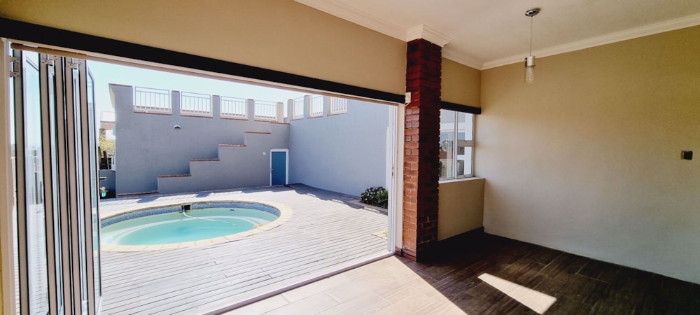 Double-storey house for sale in Heritage Hill Estates - CN1746735