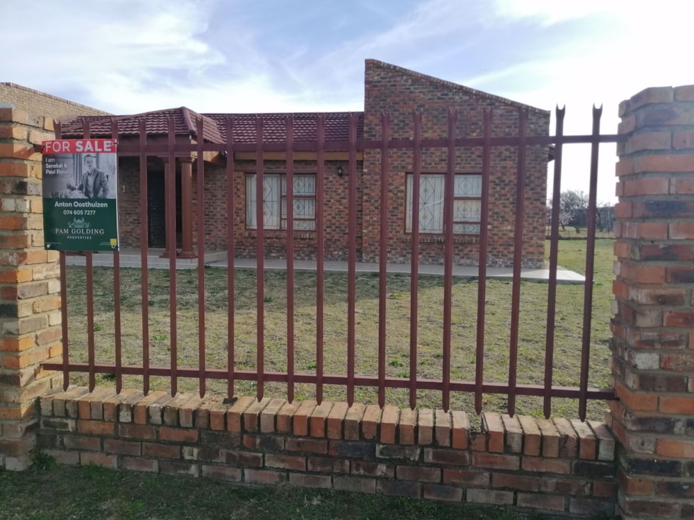 House for sale in Senekal - 1BTH1580205 House for sale in Senekal - 1BTH1580205