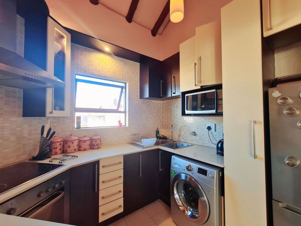 Loft let in Morningside, Sandton - JBL1705422 Loft let in Morningside, Sandton - JBL1705422