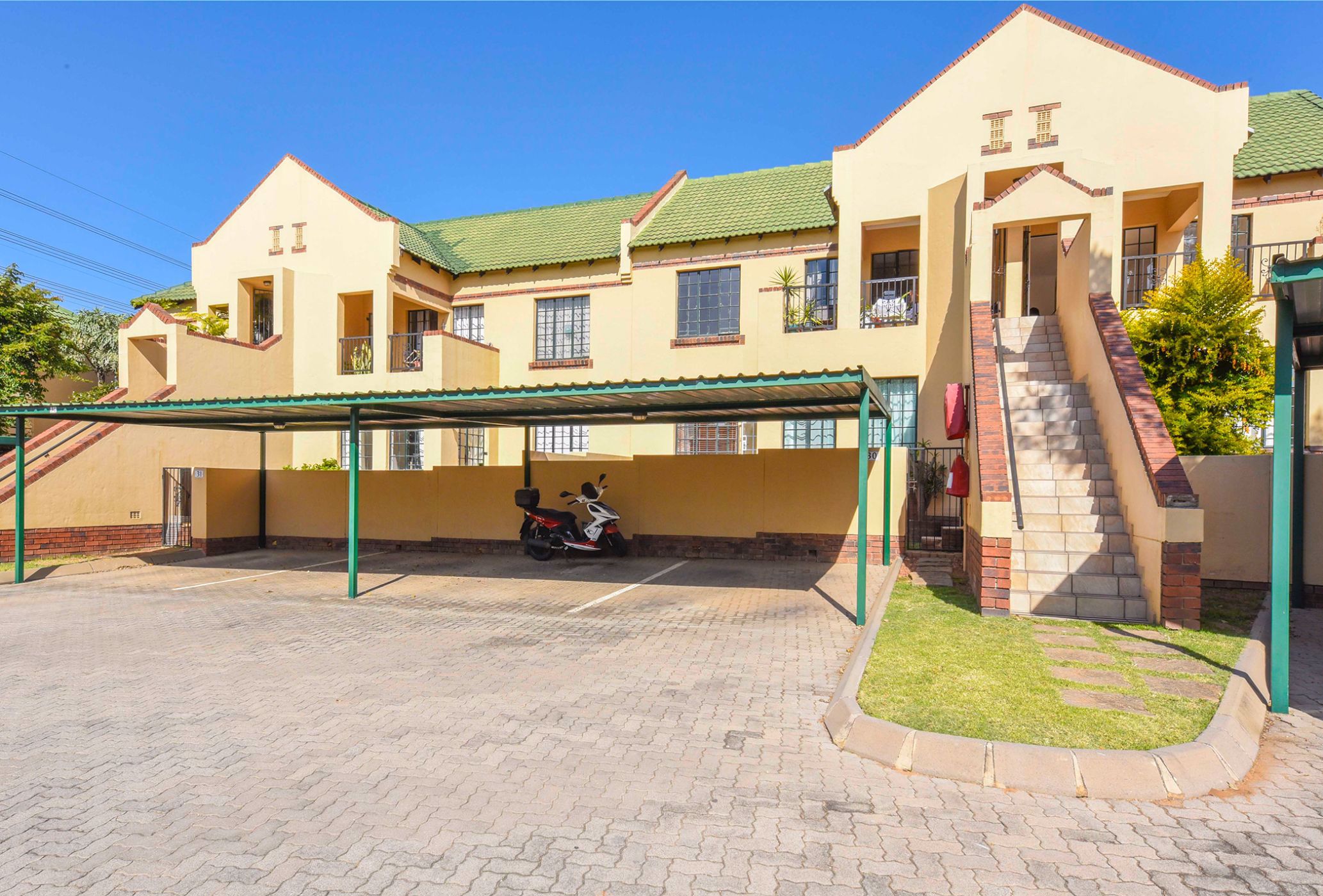 Apartment to rent in North Riding - FYL1718652