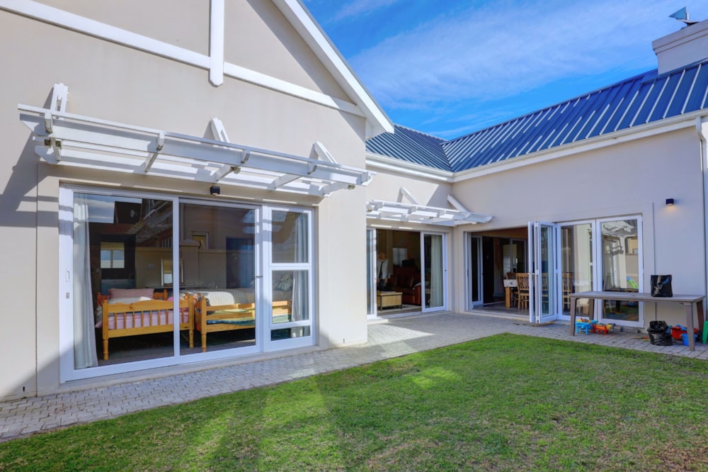 Single-storey cluster let in Kingswood Golf Estate - GEO1719053 Single-storey cluster let in Kingswood Golf Estate - GEO1719053