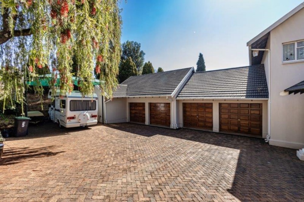 Multi-storey house for sale in Bedfordview - BED1583924 Multi-storey house for sale in Bedfordview - BED1583924