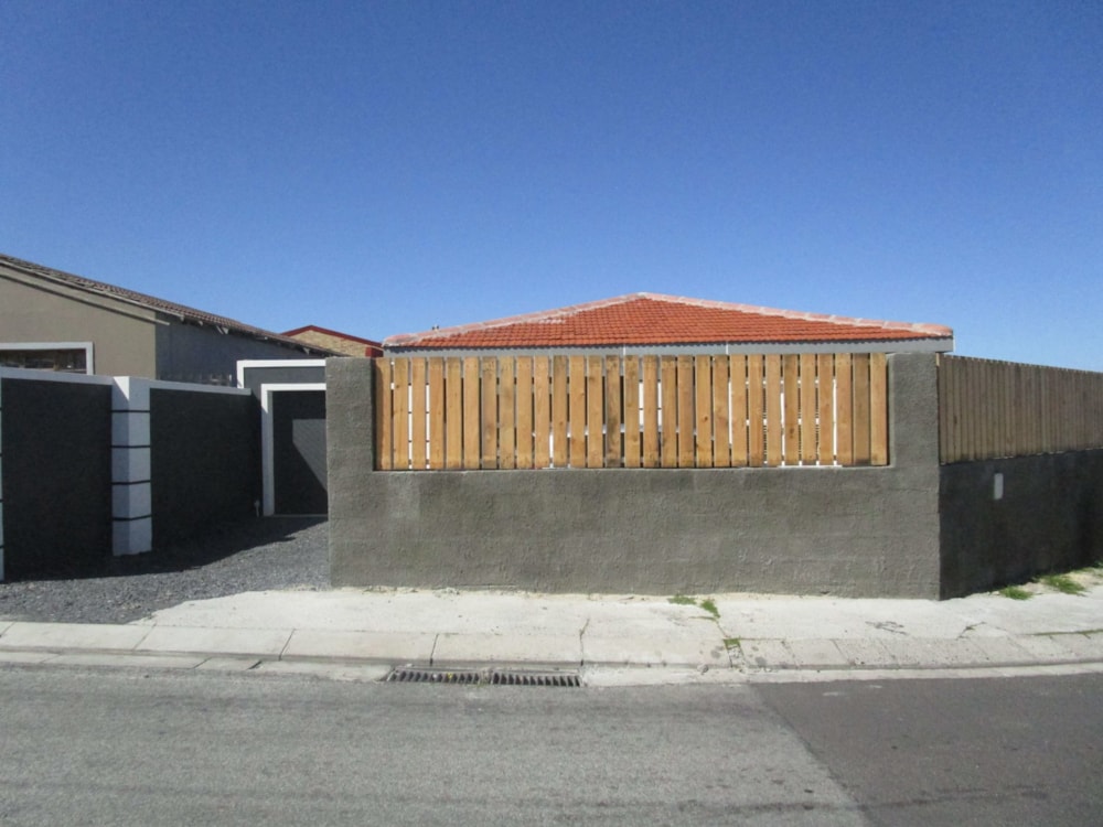 House for sale in Bayview, Strandfontein - 1MN1697417 House for sale in Bayview, Strandfontein - 1MN1697417