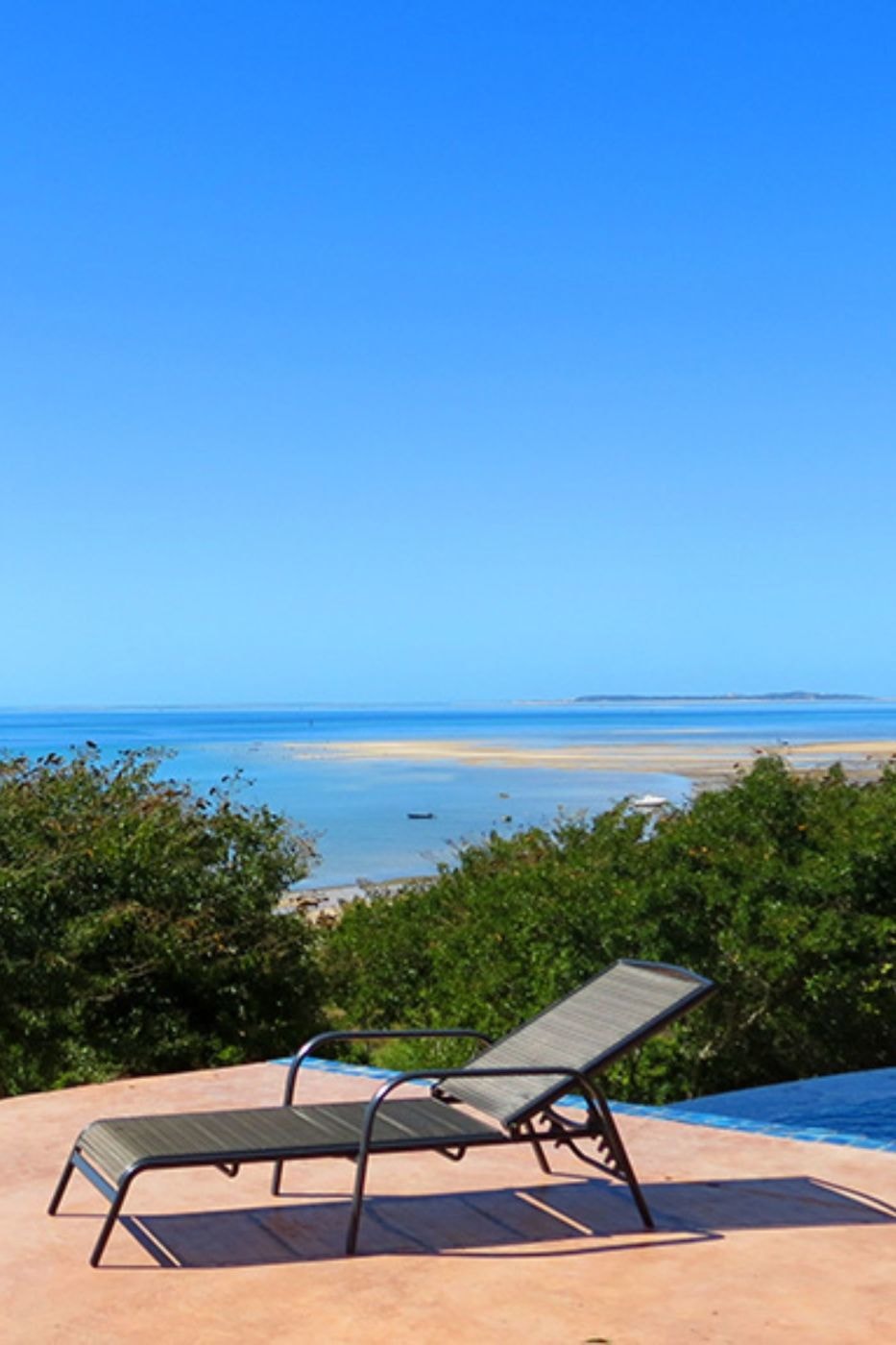 Beachfront villa for sale in Vilanculos, Mozambique - 3MQ1584292
